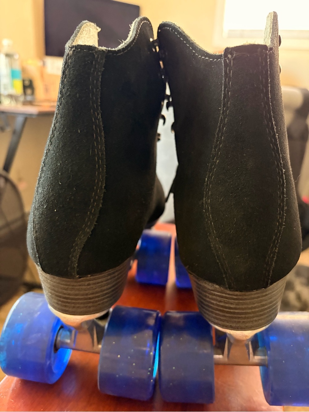 Sure-Grip 1300 Black suede outdoor skates (M-8/W-9/10) - Picture 6 of 11